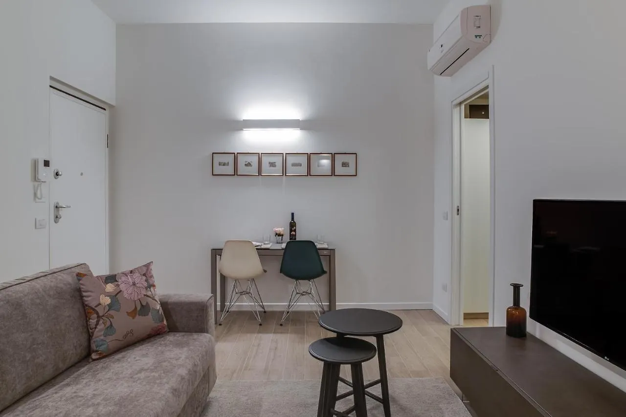 Leisure & Design In The Center Of Milan Apartment